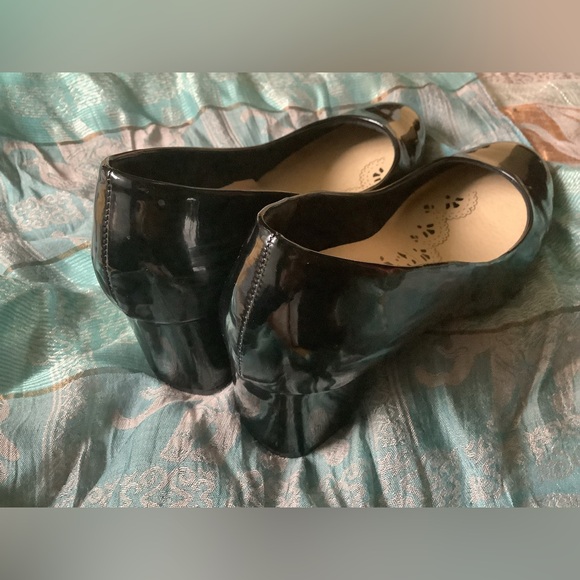 Black patent, heeled shoes from CL by Chinese Laundry. Size 6.5 women’s. - Picture 2 of 5